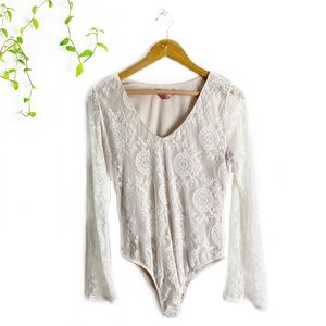 SJS Off White Lace Bodysuit w/ Sheer Bell Sleeves